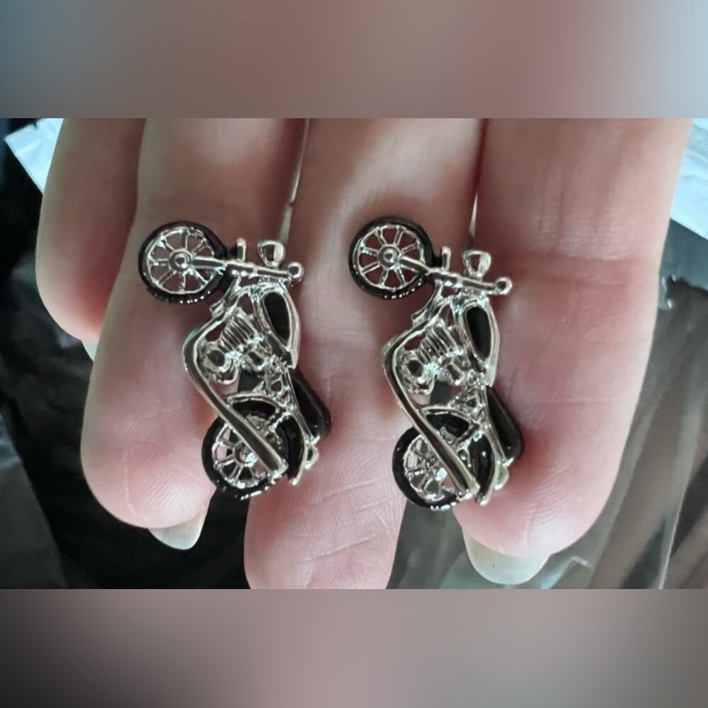 ‼️JUST RESTOCKED ‼️ Men’s Silvertone Motorcycle Cufflinks NWT - Picture 11 of 14